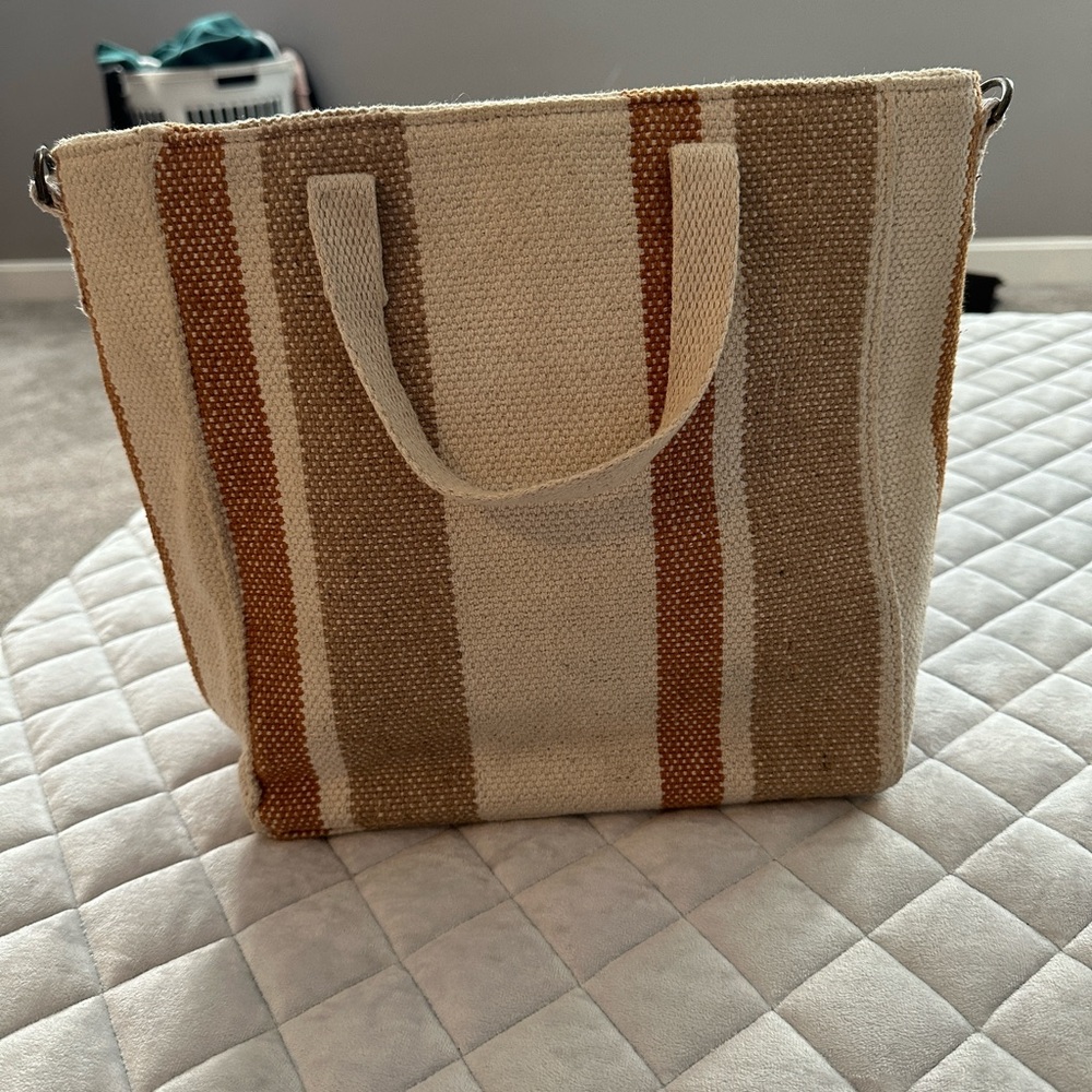 Universal Threads Canvas Shoulder Strap Purse